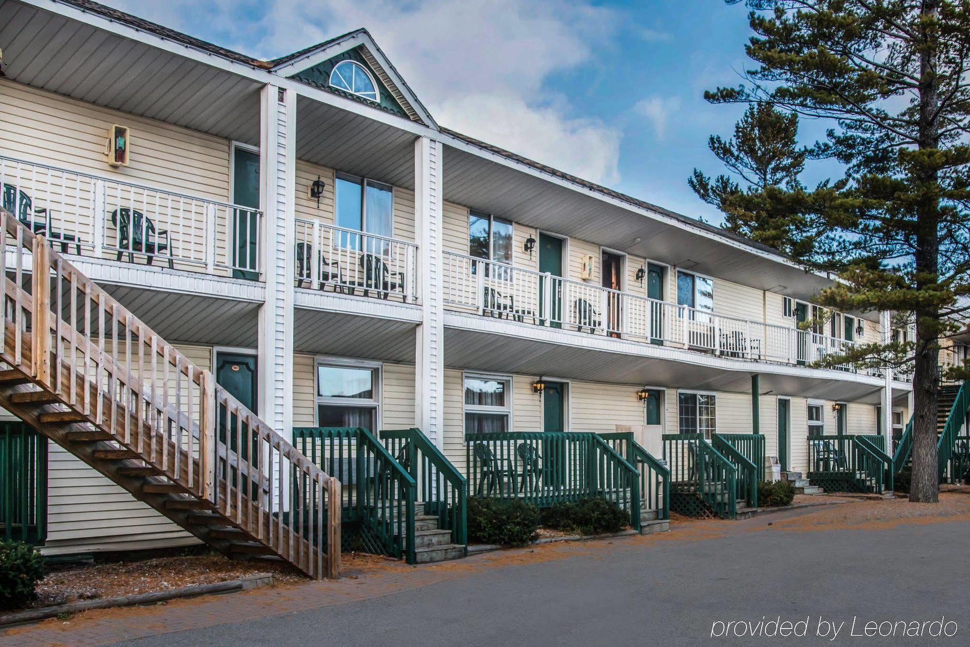Econo Lodge Bayview ماكيناو سيتي المظهر الخارجي الصورة
