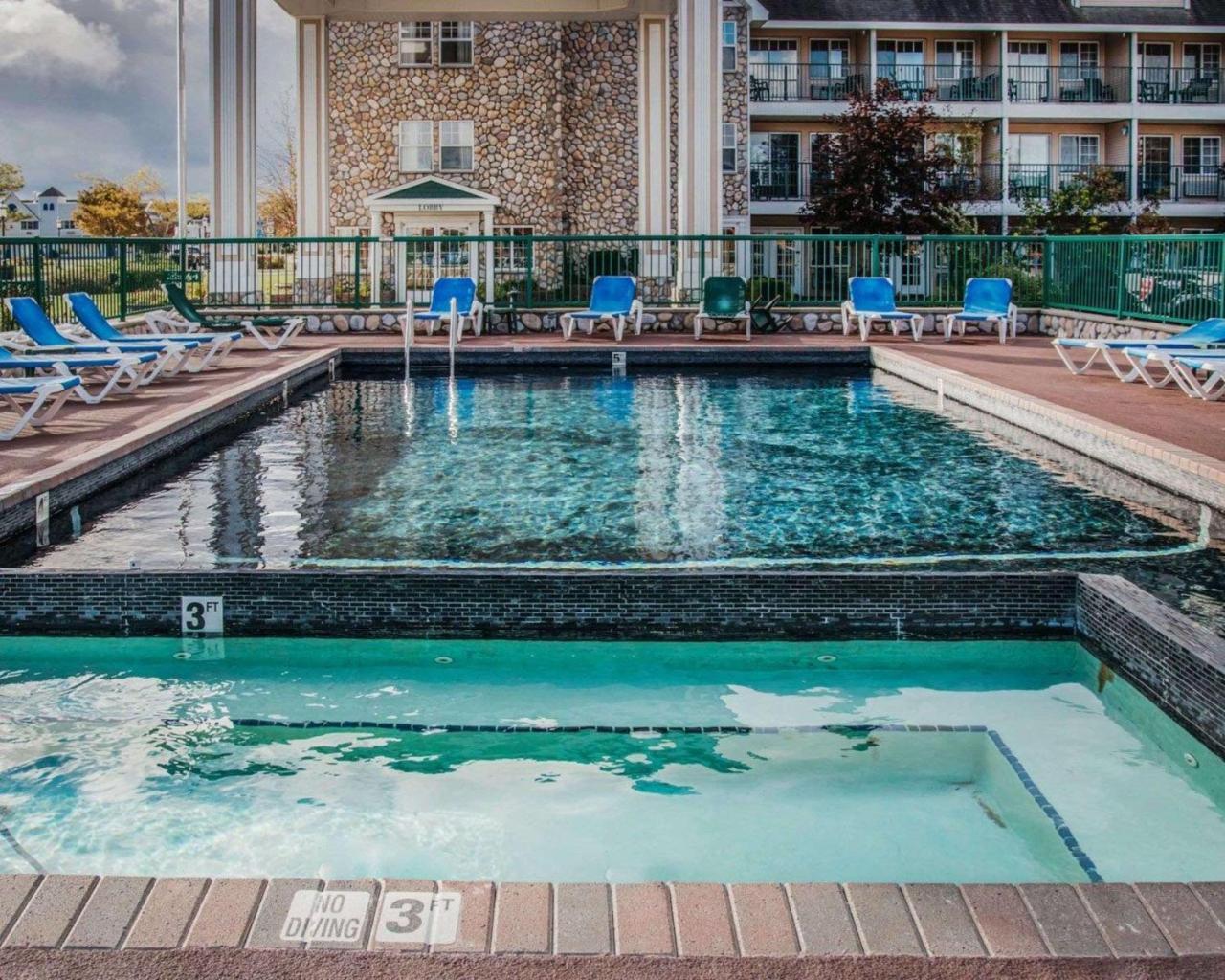 Econo Lodge Bayview ماكيناو سيتي المظهر الخارجي الصورة
