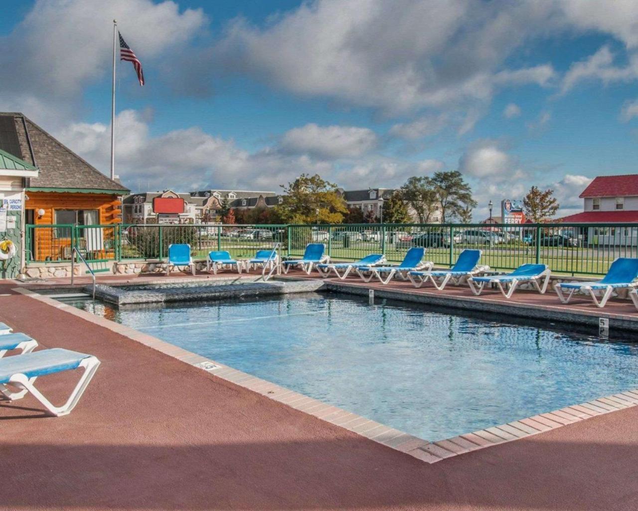 Econo Lodge Bayview ماكيناو سيتي المظهر الخارجي الصورة