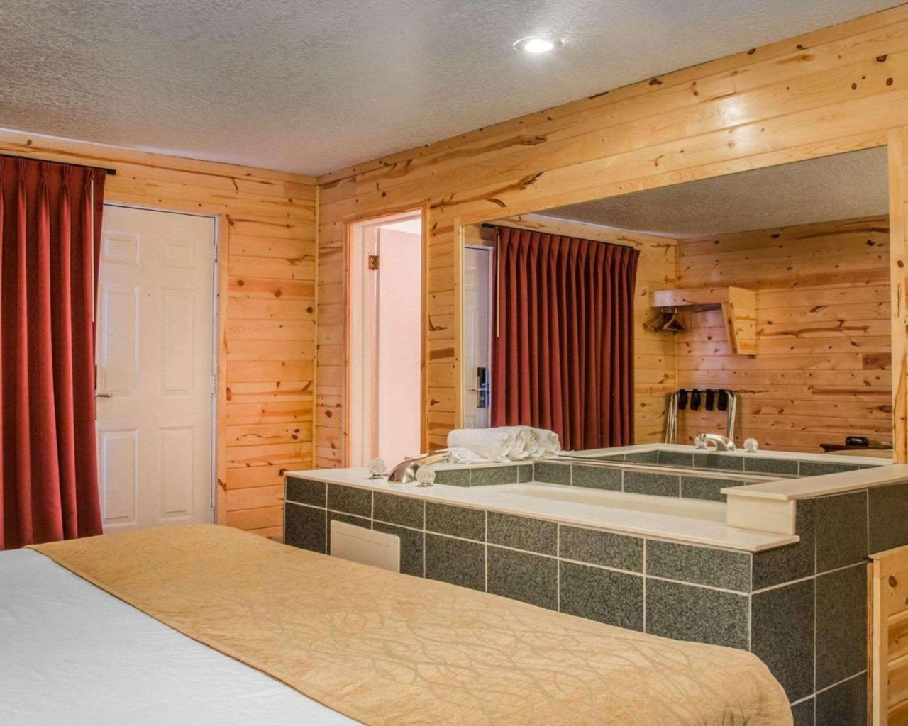 Econo Lodge Bayview ماكيناو سيتي المظهر الخارجي الصورة